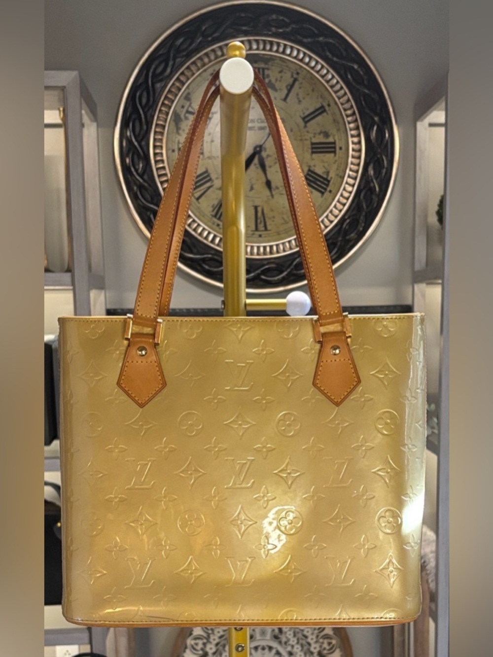 ✨Live Show Listing✨ Louis Vuitton Vernis Monogram Tote w/callouts